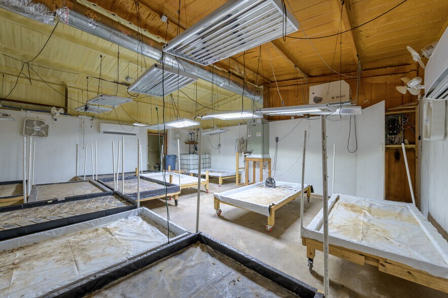 More Photos Of 3340 OK-91, Colbert Specialty For Lease