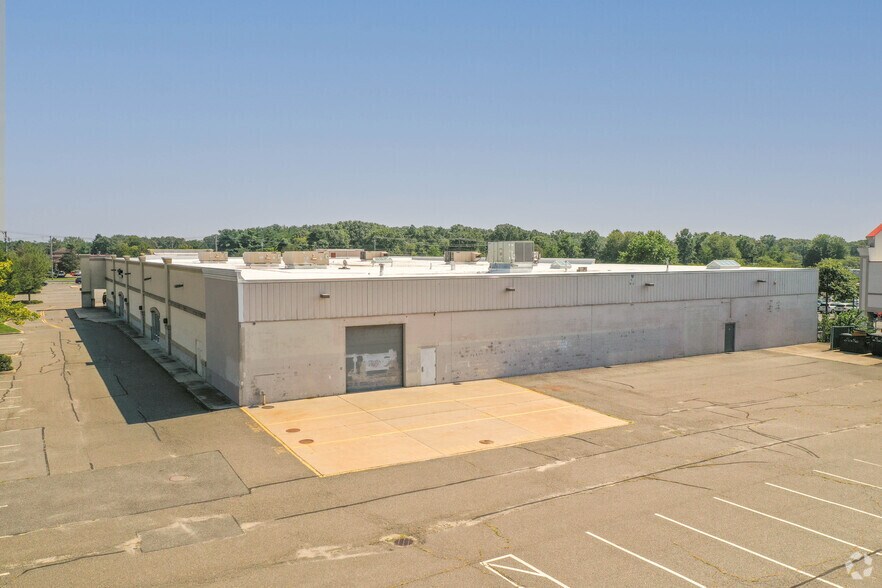 More Photos Of 4016 Nesconset Hwy, East Setauket Freestanding For Lease