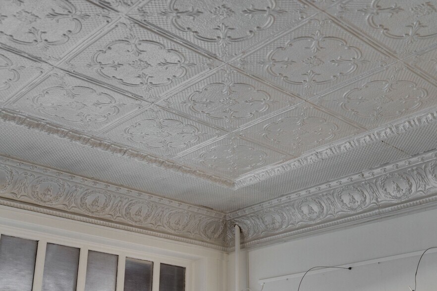 More Photos Of 606 Meredith Rd NE, Calgary Restaurant For Sale