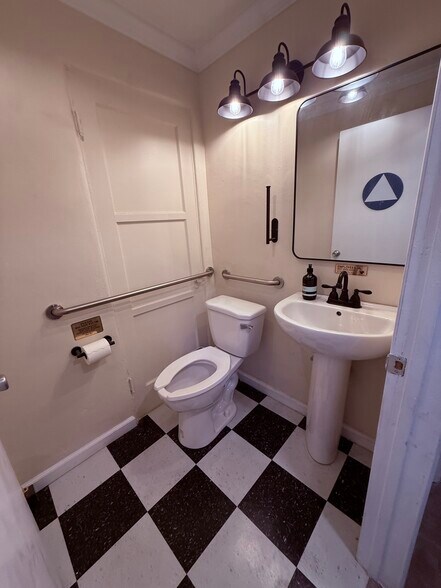 More Photos Of 1715 Mariposa Ave, Los Angeles Freestanding For Lease