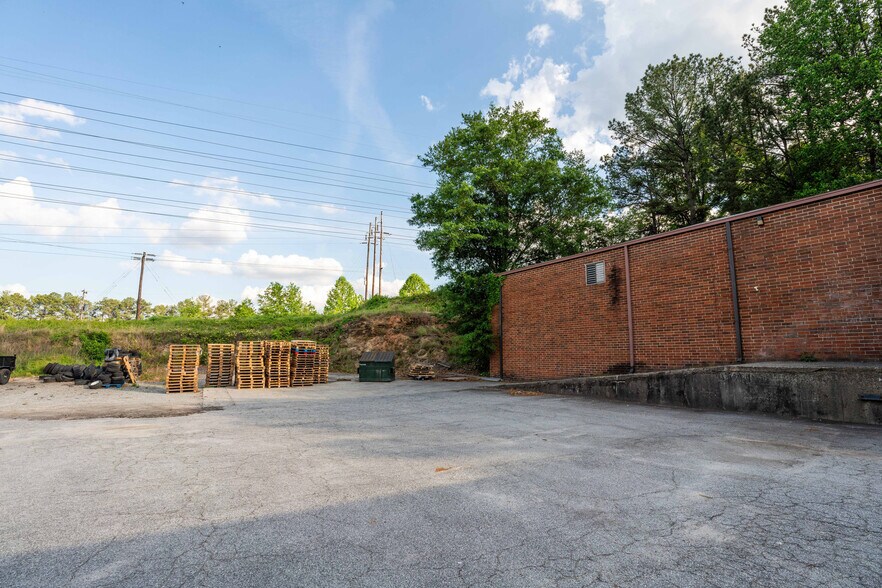More Photos Of 3565 McCall Pl, Doraville Distribution For Lease