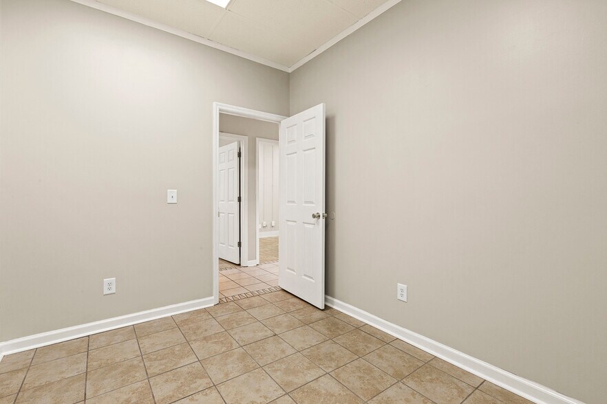 More Photos Of 150 N Steele St, Sanford Office For Sale