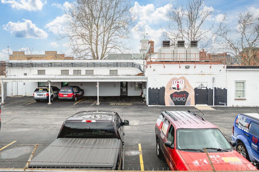 More Photos Of 111-113 S Superior St, Toledo Office For Sale