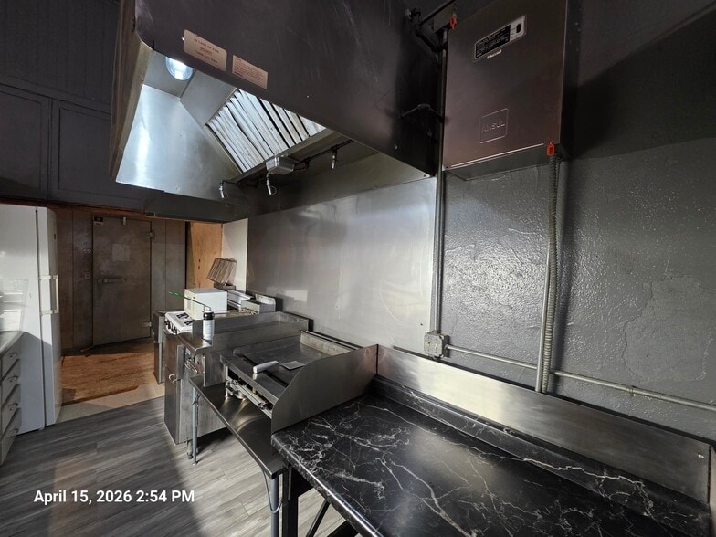 More Photos Of 417 Saint James Ave, Wynot Storefront Retail Residential For Sale