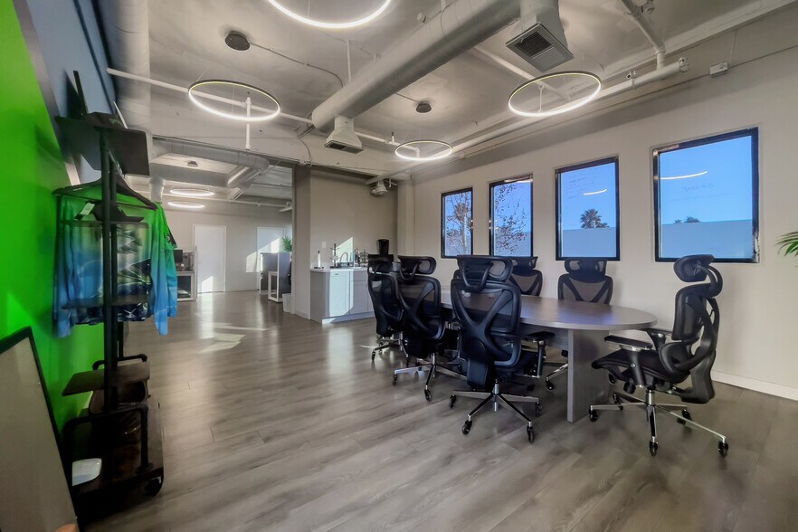 More Photos Of 5701 Buckingham Pky, Culver City Warehouse For Lease