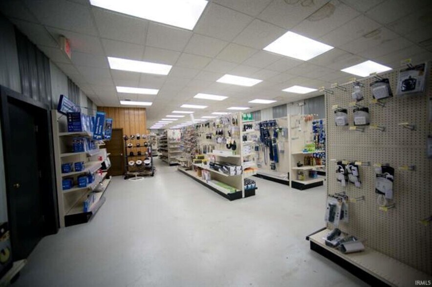 More Photos Of 7362 Russell Dr, Bicknell General Retail For Sale