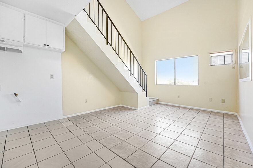 More Photos Of 2505 Hancock St, Los Angeles Apartments For Sale