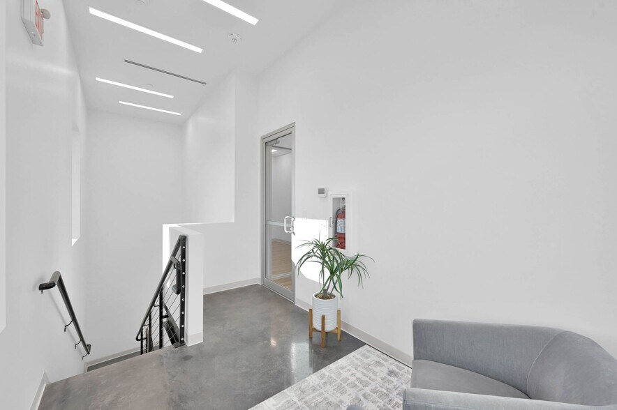 More Photos Of 24527 Gosling Rd, Spring Flex For Lease