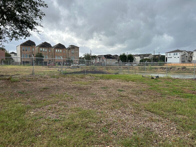 More Photos Of 844 27th st, Houston Flex For Lease