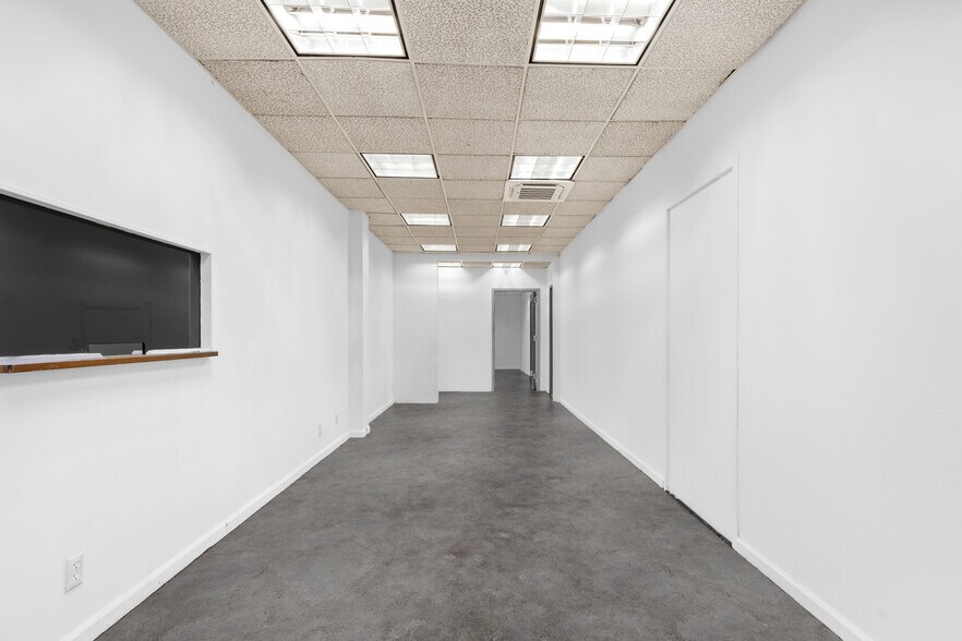 More Photos Of 310 Nassau Ave, Brooklyn Storefront Retail Office For Lease