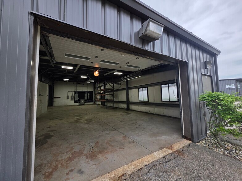 More Photos Of 4 Wilder Dr, Plaistow Warehouse For Lease