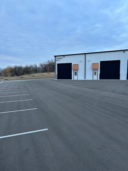 More Photos Of 24947 Larson Ln, Lakeville Warehouse For Sale