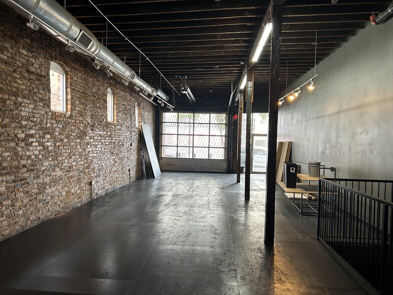 More Photos Of 299 Peters St, Atlanta Flex For Lease