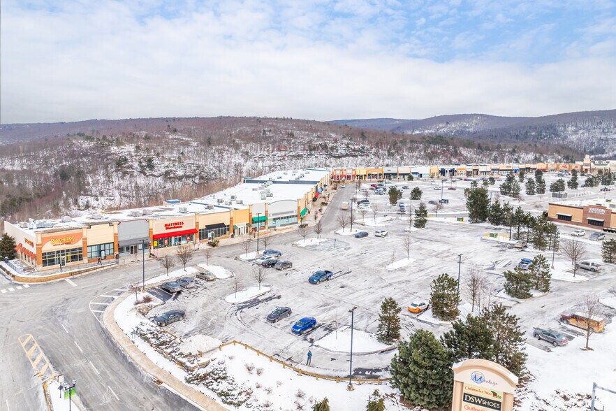 More Photos Of I-81 @ I-81 & Davis St, Moosic Unknown For Lease