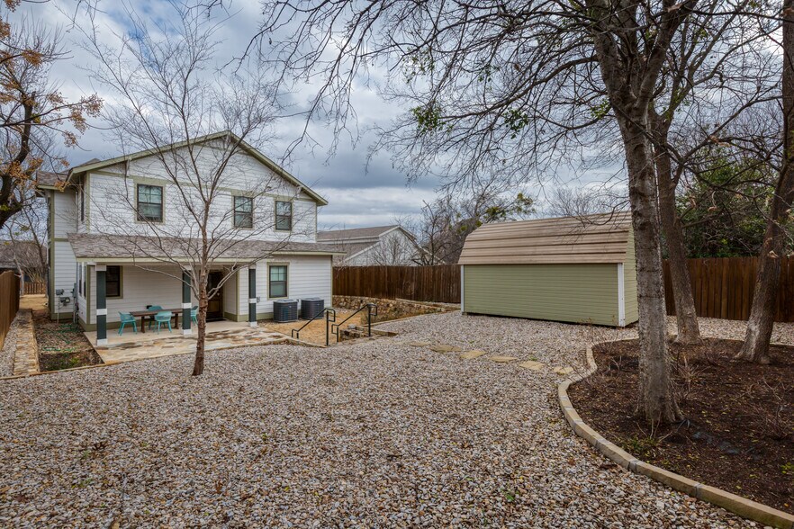 More Photos Of 210 E Church St, Weatherford Office Residential For Lease