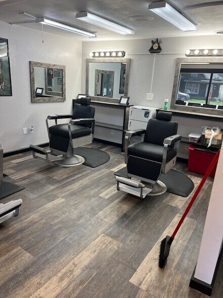 More Photos Of 1714 N Gale Ave, Peoria Storefront Retail Residential For Sale