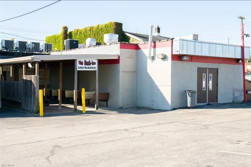 More Photos Of 2716 Mahoning Ave, Youngstown Restaurant For Sale