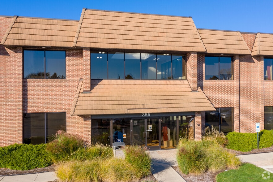 More Photos Of 355 W Dundee Rd, Buffalo Grove Medical For Lease