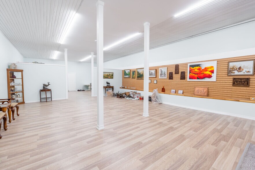 More Photos Of 7 Main St W, Ridgetown Storefront Retail Residential For Sale