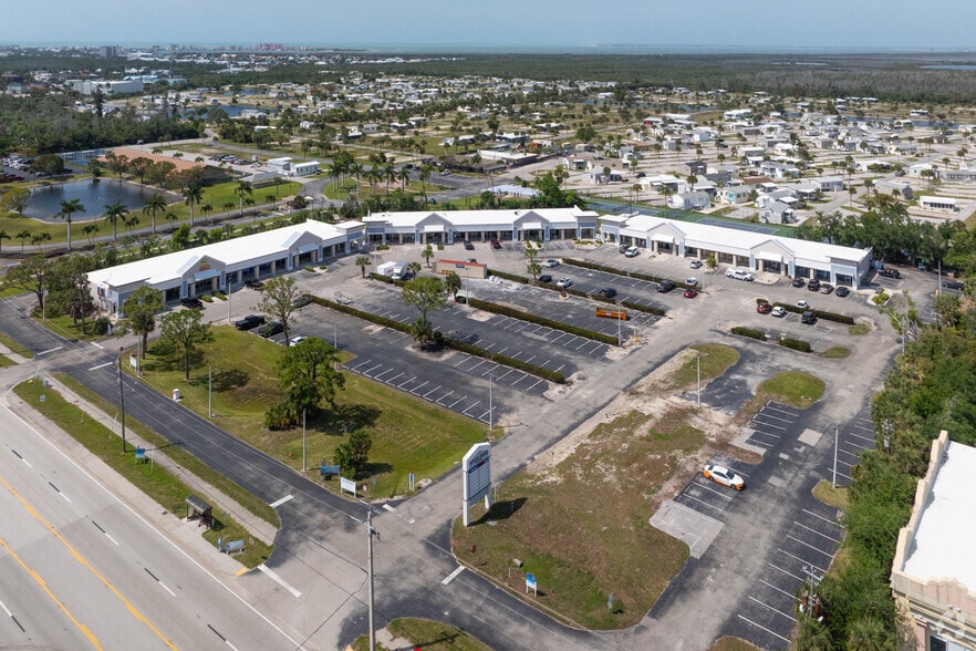 More Photos Of 17274 San Carlos Blvd, Fort Myers Unknown For Lease