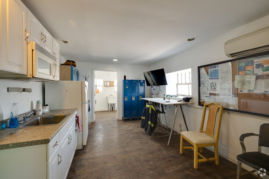 More Photos Of 3297 Tilton St, Philadelphia Light Manufacturing For Sale