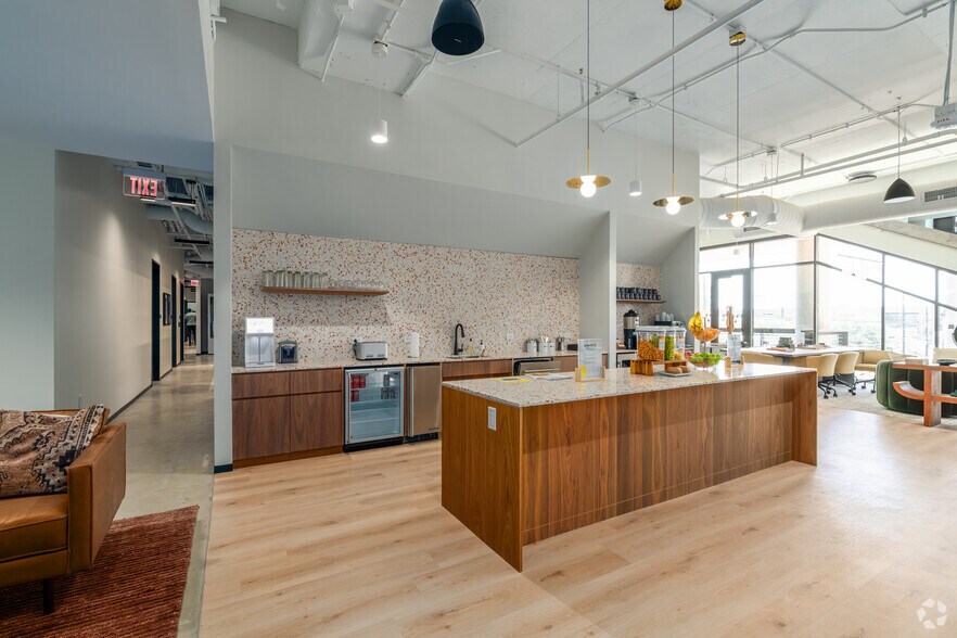 More Photos Of 924 E 7th St, Austin Coworking Space
