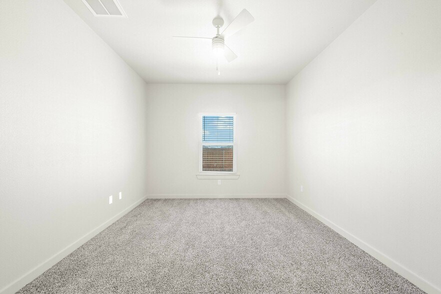 More Photos Of 10911 Albany Ave, Lubbock Specialty For Sale