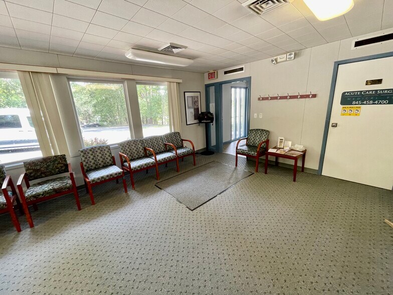 More Photos Of 460 Gidney Ave, Newburgh Medical For Lease