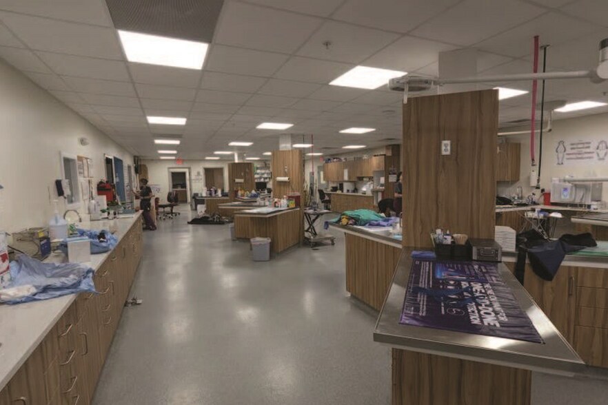 More Photos Of 949 Bell Rd, Minooka Veterinarian Kennel For Lease