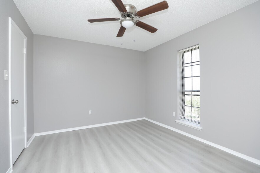 More Photos Of 2910 Old Lane City Rd, Wharton Apartments For Sale