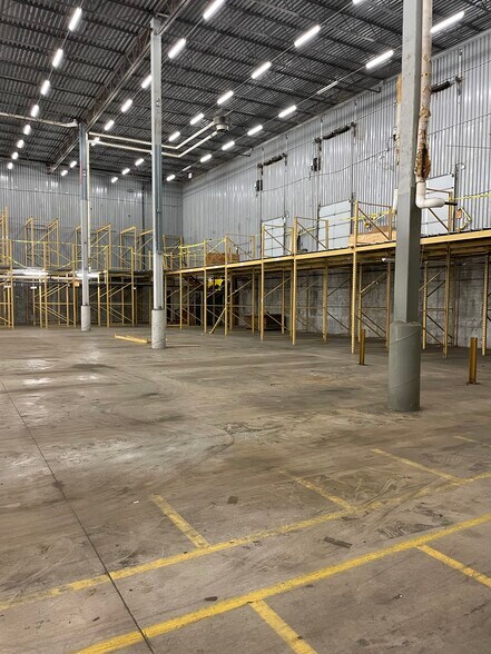 More Photos Of 1042-1050 W Swanzey Rd, Swanzey Warehouse For Sale