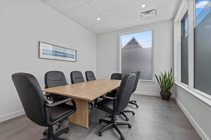 More Photos Of 10410 Boul Gouin O, Roxboro Office For Sale
