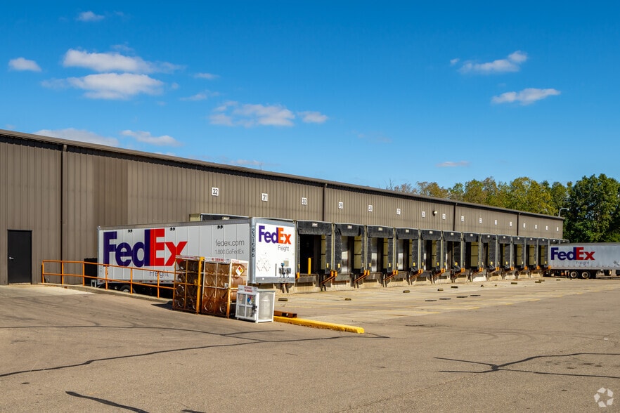 More Photos Of 4025 S Dye Rd, Swartz Creek Truck Terminal For Sale