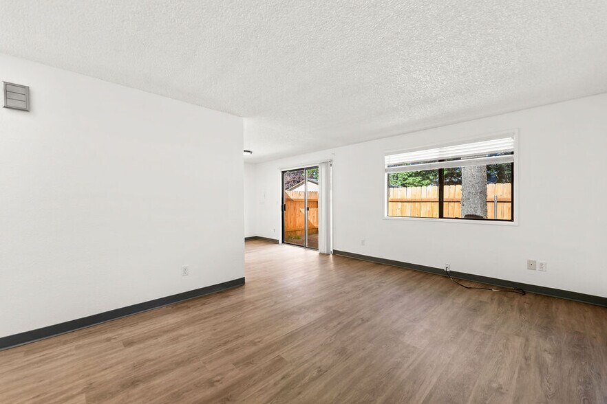 More Photos Of 14623 NE Coast Pine Ct, Vancouver Apartments For Sale