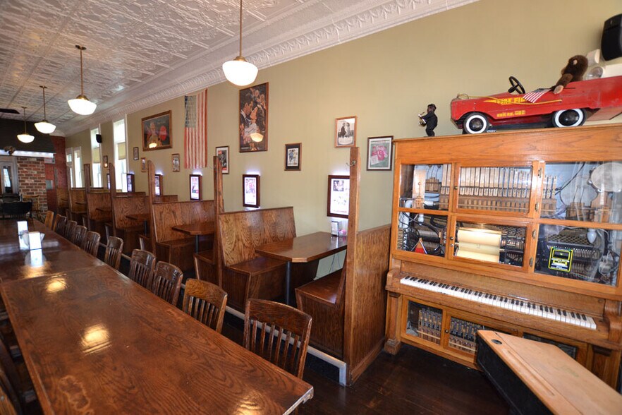 More Photos Of 230 W Saint Louis St, Lebanon Restaurant For Sale