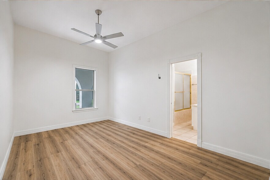 More Photos Of 530 W 27th St, Houston Office For Lease