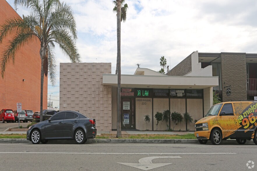 More Photos Of 220 S A St, Oxnard Storefront For Sale