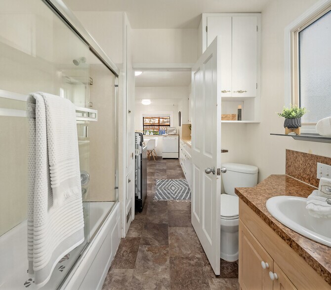 More Photos Of 5011 5th Ave NE, Seattle Apartments For Sale