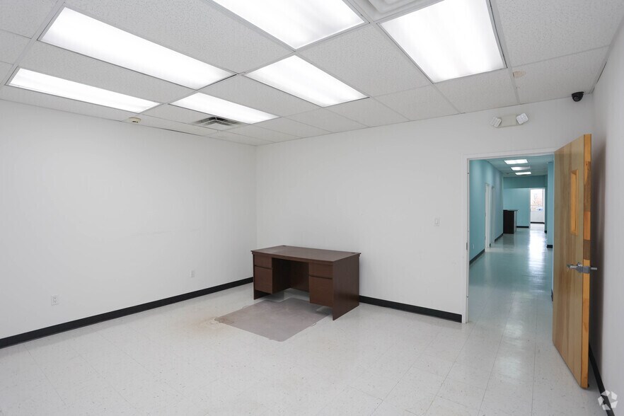 More Photos Of 91 N Franklin St, Hempstead Office For Sale