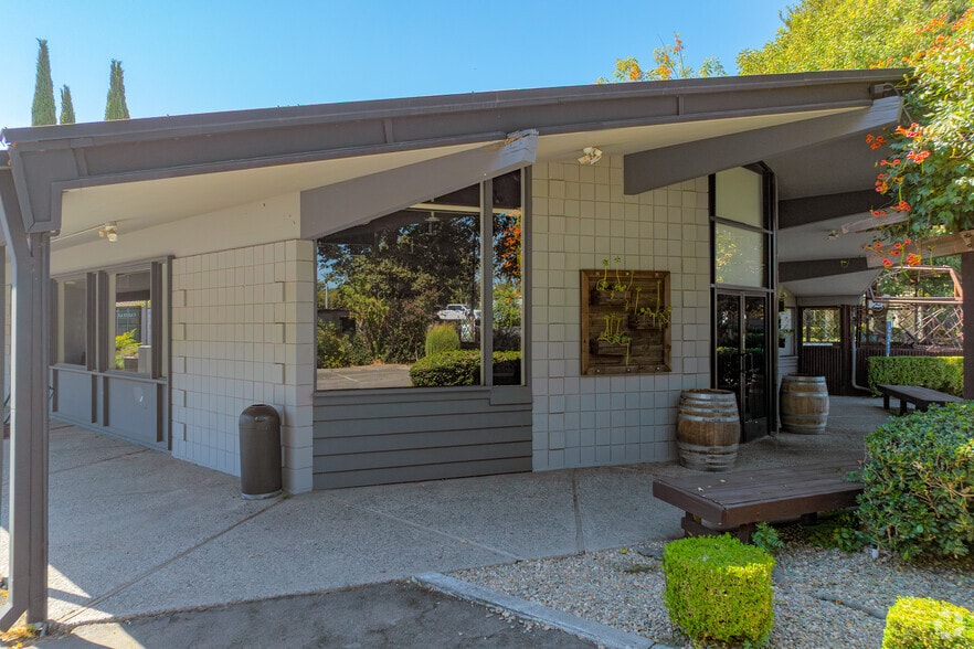 More Photos Of 1121 Richards Blvd, Davis Restaurant For Lease