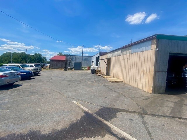More Photos Of 1001 Memorial Blvd, Martinsville Freestanding For Sale