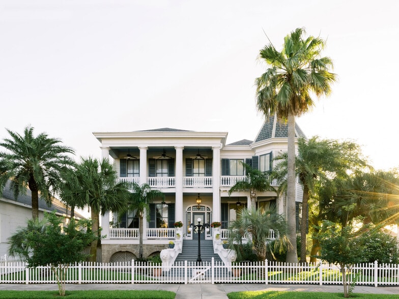More Photos Of 1103 33rd St, Galveston Hotel For Sale