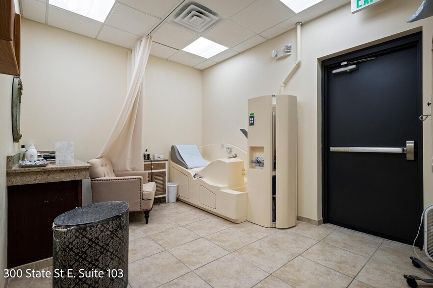 More Photos Of 300 State St E, Oldsmar Office For Lease