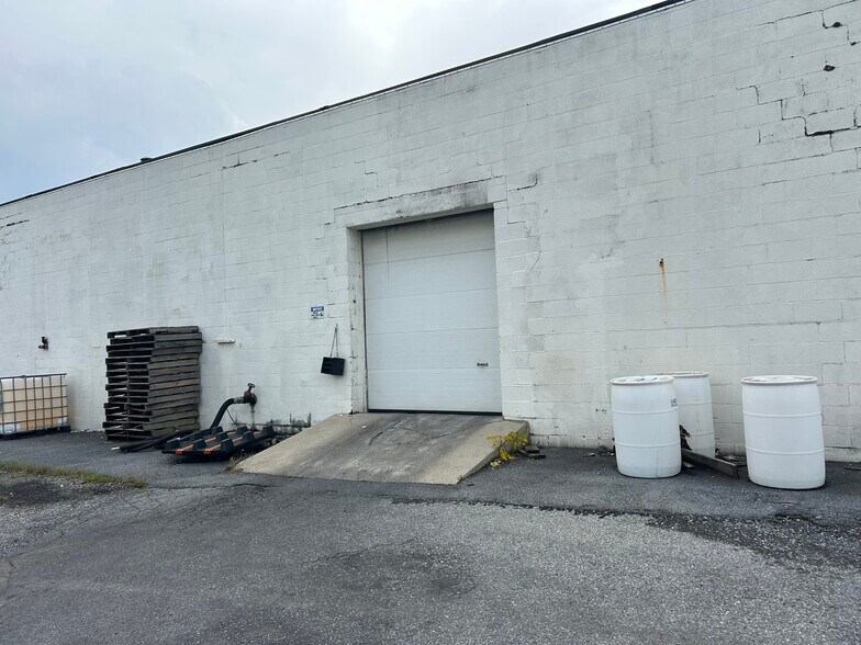 More Photos Of 800 Mountain Home Road Rd, Sinking Spring Warehouse For Lease