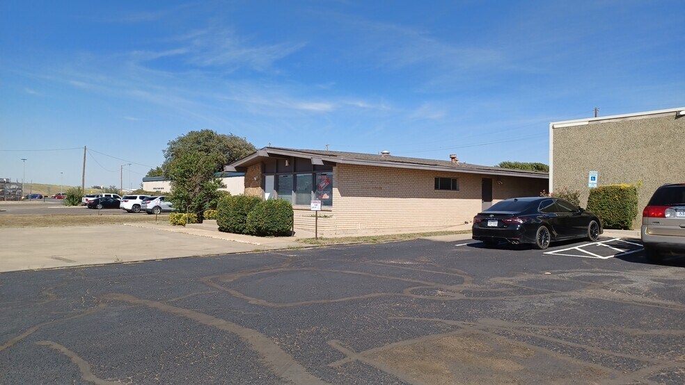 More Photos Of 2620 Yonkers St, Plainview Medical For Lease