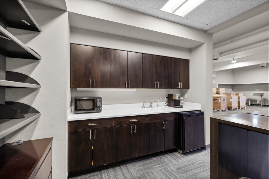 More Photos Of 115 1/2 W Wyoming St, Kalispell Showroom For Lease