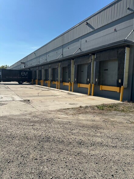 More Photos Of 2401 S Gulley Rd, Dearborn Distribution For Lease