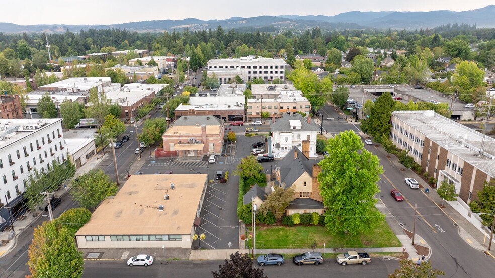 More Photos Of 414 NE Evans St, Mcminnville Office For Sale