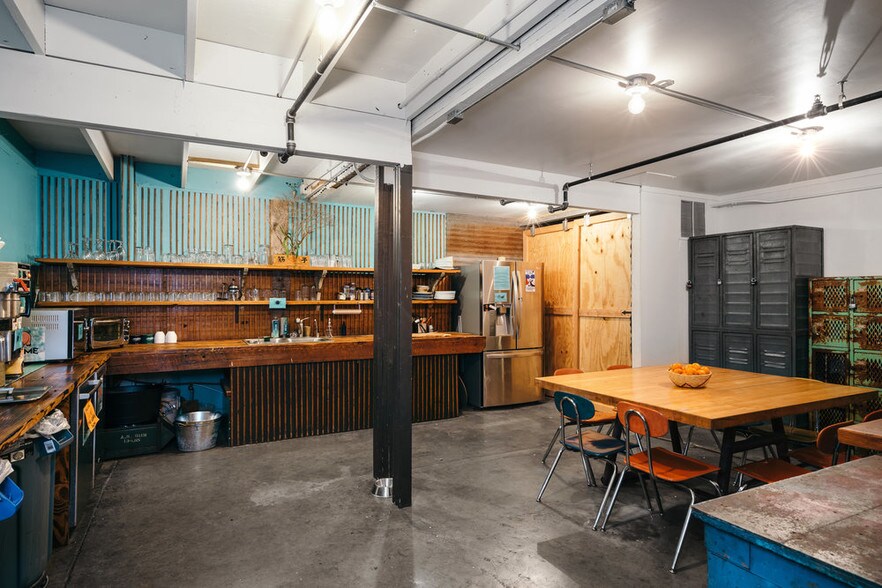 More Photos Of 409-411 Monroe W, Austin Office For Lease