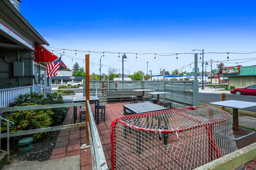 More Photos Of 2926 N Monroe St, Spokane Bar For Sale